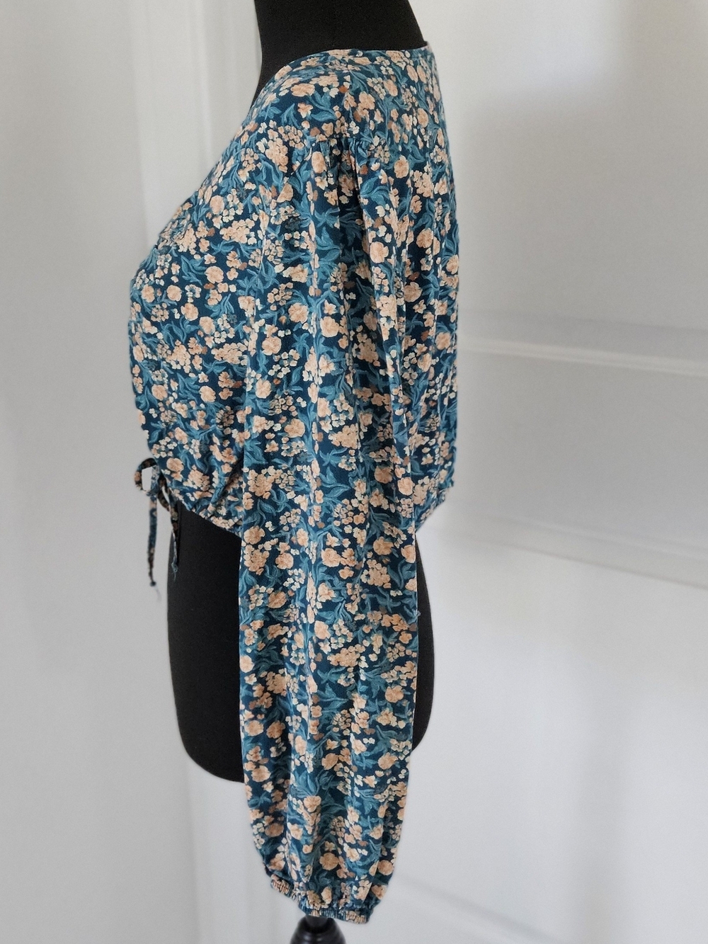 SO Teal Floral V-Neck Long Sleeve Drawstring Crop Top Blouse Size XL - Picture 6 of 13